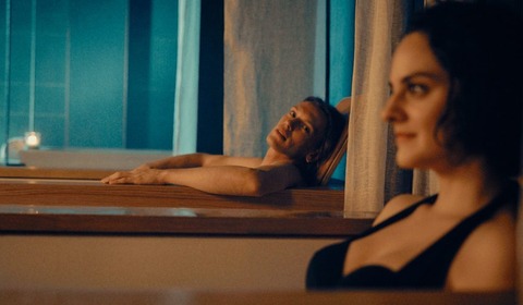 „Emmanuelle“, Godardova gangsterska melodrama i anime kino kviz
